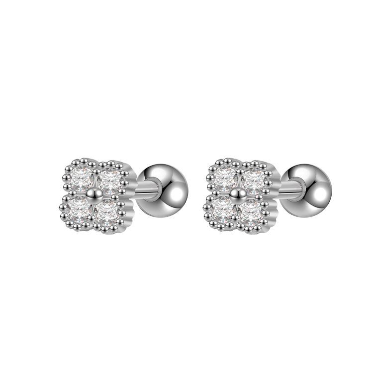 Ear Stud in Flower Look