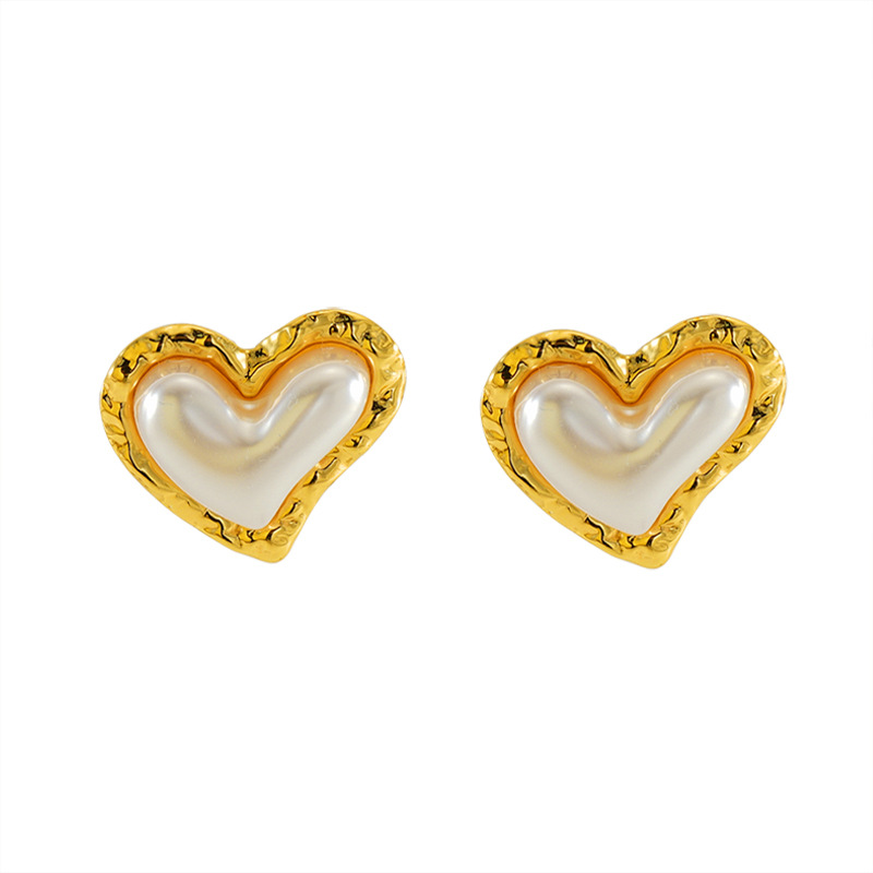 Heart-top Ear Stud with Pearl