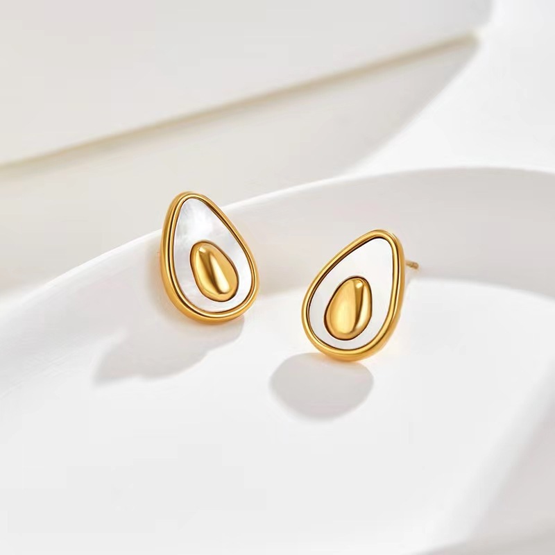 Ear Stud with Shell