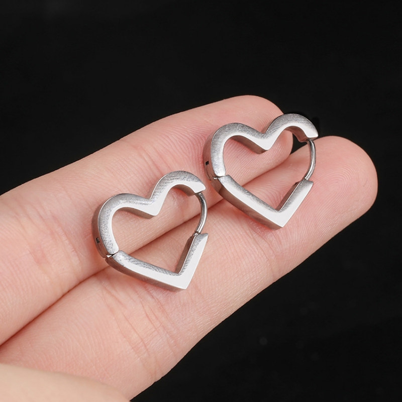 Heart-look Ear Huggies(图1)