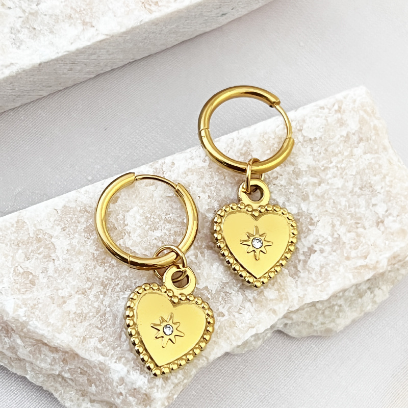 Ear Huggies with Heart Dangle(图1)