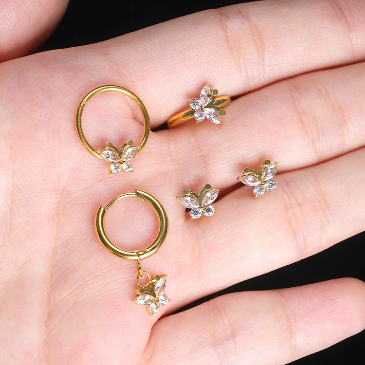 Ear Huggies with Butterfly Dangle(图1)